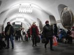 kepanikan-warga-ukraina-saat-rusia-lakukan-invasi_20220224_172624.jpg