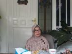 kerabat-neno-warisman-saat-ditemui-wartawan-di-kediaman-neno_20180826_180732.jpg