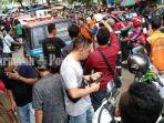 keramaian-di-lokasi-temuan-mayat-di-jalan-kolonel-sugiono-muara-kelayan.jpg