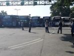keramaian-di-terminal-leuwipanjang-bandung_20171024_112202.jpg