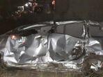 kereta-api-semen-holcim-tabrak-mobil.jpg