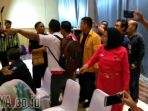 kericuhan-saat-debat-pilwali-kota-kediri-senin-2342018-malam_20180424_201003.jpg
