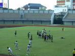 kericuhan-terjadi-di-laga-uji-coba-persita-tangerang-vs-persipura-jayapura.jpg