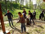 kerja-bakti-di-kiev_20180426_163719.jpg
