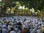 kerumunan-jamaah-peringatan-maulid-di-tebet-jakarta-selatan-jumat-13112020.jpg