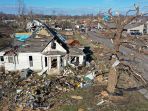 kerusakan-parah-akibat-tornado-di-kentucky-as_20211213_100921.jpg