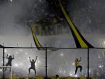 kerusuhan-di-laga-boca-juniors-versus-river-plate_20150518_182157.jpg