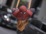 ketika-spider-man-bergelantungan-di-jalan-brasil_20220325_074111.jpg