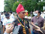 ketua-apkasindo-gulat-manurung-patung-kuda-nih4.jpg