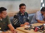 ketua-bappilu-partai-golkar-maman-abdurahman-saat-jumpa-pers.jpg