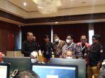 ketua-bawaslu-dan-ketua-kpu-di-hotel-borobudur.jpg