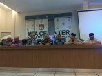 ketua-dan-komisioner-kpu-ri-di-media-center-kpu.jpg