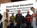 ketua-divisi-pembinaan-suporter-pssi-budiman-dalimunthe-mengucapkan-terima-kasih.jpg