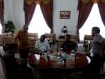 ketua-dpd-ri-irman-gusman-saat-kunjungan-kerja-ke-riau_20151116_123139.jpg