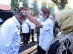 ketua-dpd-ri-saat-disambut-dengan-penyematan-blankon.jpg