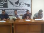 ketua-dpp-kesatuan-nelayan-tradisional-indonesia-knti-martin-hadiwinata-kanan_20160729_152349.jpg