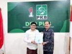 ketua-dpp-pkb-gus-halim-iskandar-kepada-yanuar-prihatin.jpg
