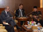 ketua-dpr-ri-ade-komarudin-dan-duta-besar-republik-georgia-zurab-aleksidze_20160929_171610.jpg