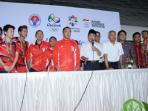ketua-dpr-ri-ade-komarudin-didampingi-wakil-ketua-dpr-agus-hermanto-sambut-atlet-olimpiade_20160824_110115.jpg