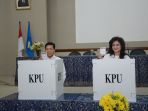 ketua-dpr-ri-setya-novanto-bersama-isteri-deisti-novanto_20170419_141442.jpg