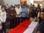 ketua-dpr-ri-setya-novanto-di-rumah-duka-basofi-soedirman_20170808_110751.jpg