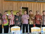 ketua-dprd-kepri-jumaga-nadeak-menerima-kunjungan-siswa-sespimti-polri-di-dompak_20160802_173006.jpg