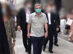 ketua-ioc-thomas-bach-jalan-jalan-di-ginza.jpg