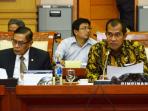 ketua-komisi-i-abdul-kharis-almasyhari-dan-wakil-ketua-komisi-i-rapat-di-gedung-dpr_20160720_101333.jpg