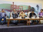 ketua-komisi-i-dpr-ri-abdul-kharis-almasyhari-bersama-pembicara-lain.jpg