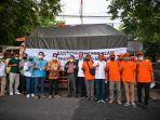 ketua-komisu-vii-dpr-ri-bambang-haryadi-menyalurkan-bantuan-dalam-kunjungannya.jpg