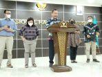 ketua-komnas-ham-ri-ahmad-taufan-damanik-komisioner-komnas-ham-ri-sandrayati-moniaga.jpg