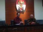 ketua-kpk-agus-rahardjo-bersama-kepala-biro-humas-kpk-febri-diansyah-66.jpg