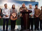 ketua-kpu-arief-budiman-didampingi-komisioner-kpu-saat-mem.jpg