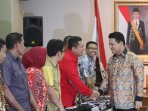ketua-kpu-dan-perwakilan-parpol-uji-publik-pkpu_20160608_140322.jpg