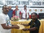 ketua-kpu-provinsi-papua-adam-arisoi_20160402_071128.jpg