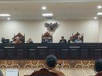 ketua-mkmk-jimly-asshiddiqie-dalam-rapat-klarifikasi.jpg