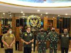 ketua-mpr-bambang-soesatyo-pada-saat-penyerahan-penghargaan-dari-pimpinan-mpr.jpg