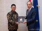 ketua-noc-indonesia-raja-sapta-oktohari-foto-bersama-dengan-duta-besar-prancis.jpg