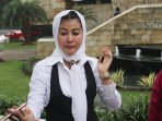 ketua-partai-emas-hasnaeni-ziarah-kubur_20161111_131759.jpg