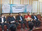 ketua-pelaksana-economic-and-market-outlook-capital-2023-haryajid-ramelan-tengah.jpg