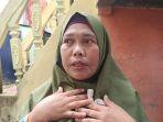 ketua-rt-puput-saat-menceritakan-peristiwa-tenggelamnya-remaja-di-kawasan.jpg