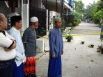 ketua-rt-wisnu-broto-kiri-dan-warga-mendatangi-lokasi-kejadian-penyiraman-air-keras_20170411_185859.jpg