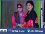 ketua-tim-penggerak-pkk-jatim-nina-soekarwo-kiri-ketika-menerima-pin-emas-dari-menteri-kesehatan_20151129_183230.jpg