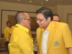 ketua-umum-golkar-airlangga-hartarto-dengan-abu-rizal-bakrie_20180328_092323.jpg