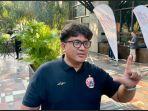 ketua-umum-jakmania-diky-soemarno-saat-berpose.jpg