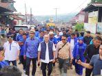 ketua-umum-pan-zulkifli-hasan-zulhas-meninjau-warga-terdampak-banjir-bandang-di-agam-sumbar.jpg