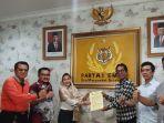 ketua-umum-partai-emas-hasnaeni.jpg