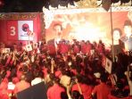 ketua-umum-pdip-megawati-soekarnoputri-berada-di-atas-panggung_20180219_010632.jpg