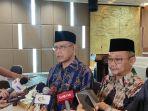ketua-umum-pp-muhammadiyah-haedar-nashir-kiri-saat-ditemui-awak-media-cawe.jpg