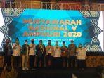 ketua-umum-terpilih-h-firman-m-nur-mengalungi-kalung-bunga-fo.jpg